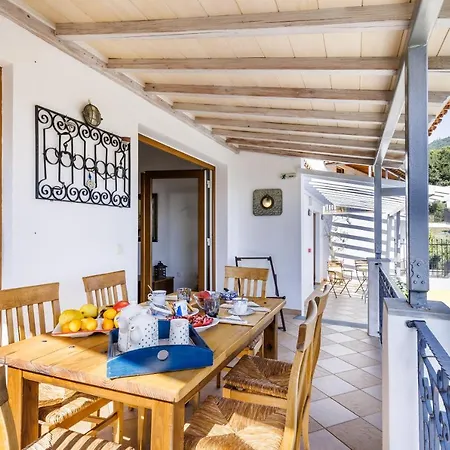 Irida House Apartmán
