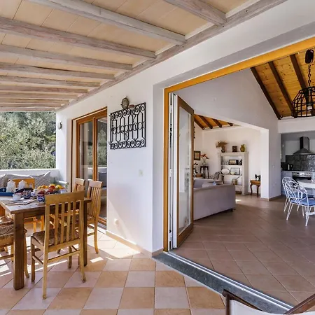 Irida House Apartmán